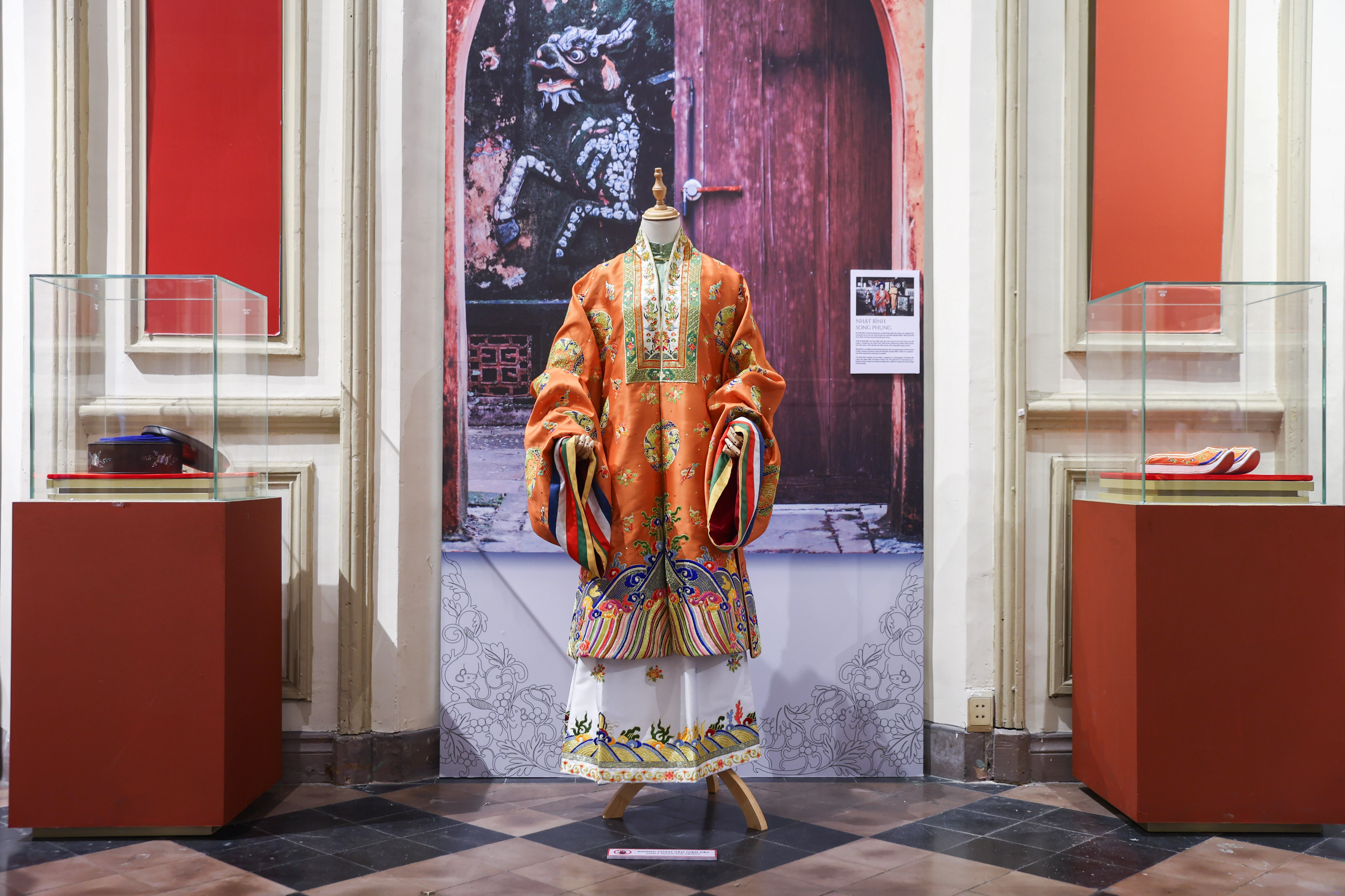 Triển lãm tái hiện y phục Việt qua ba thế kỷ