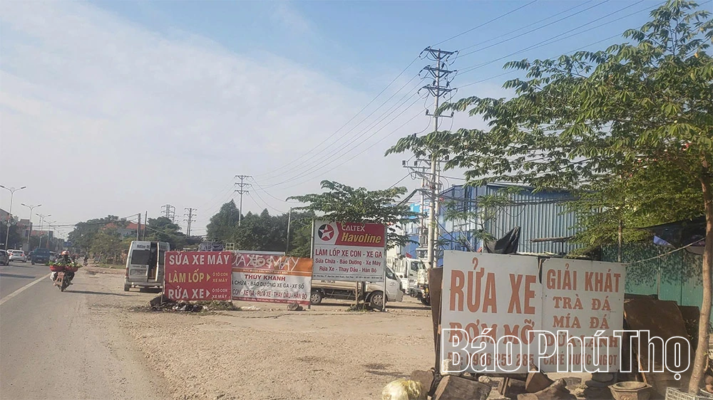 Hành lang quốc lộ 2 bị lấn chiếm, gây mất an toàn giao thông