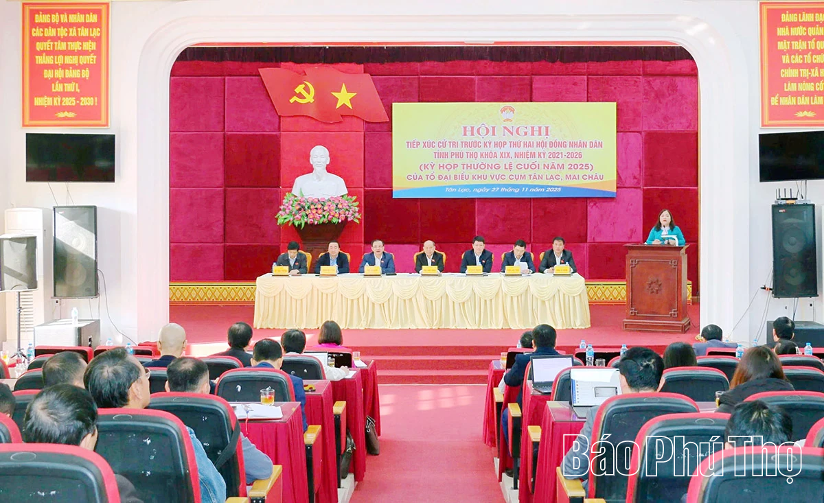 Tiếp xúc cử tri trước Kỳ họp thứ Hai, HĐND tỉnh tại cụm Tân Lạc, Mai Châu