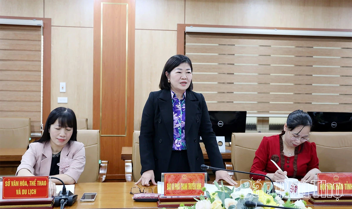 Phó Chủ tịch UBND tỉnh Nguyễn Khắc Hiếu nghe các Sở báo cáo một số dự thảo Nghị quyết, Quyết định, Kế hoạch