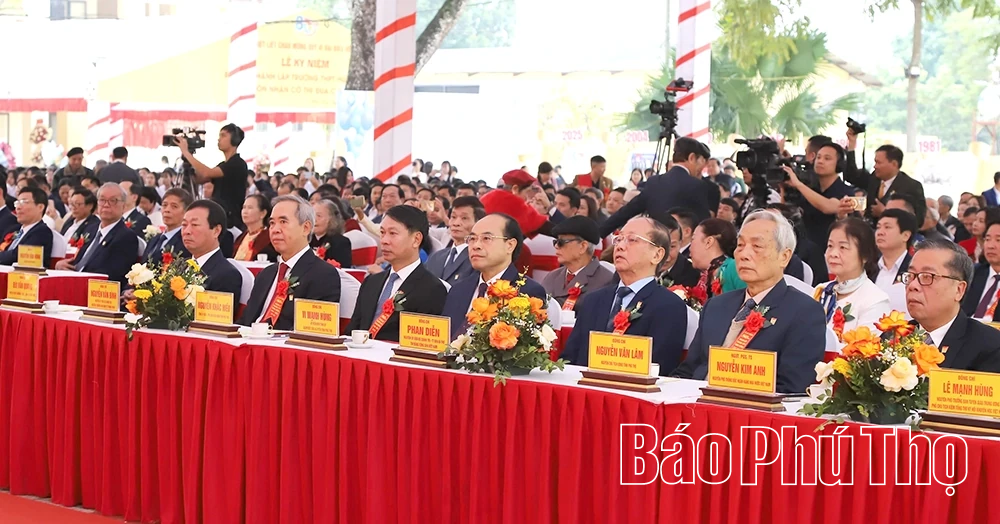 Trường THPT Hùng Vương kỷ niệm 80 năm thành lập và đón nhận Cờ thi đua Chính phủ