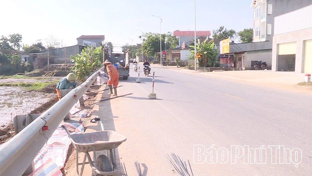 Khẩn trương khắc phục một số đường bị sạt lở do mưa bão trước Tết Dương lịch 2026