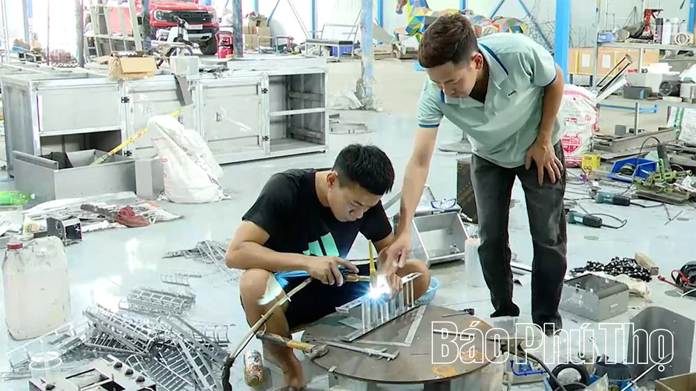 Người thợ làng đưa sản phẩm cơ khí Việt vươn tầm quốc tế
