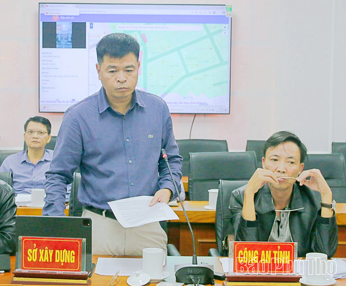 Phó Chủ tịch UBND tỉnh Vũ Việt Văn nghe báo cáo về xây dựng văn bản quy phạm pháp luật và công tác quản lý quy hoạch, đánh số nhà