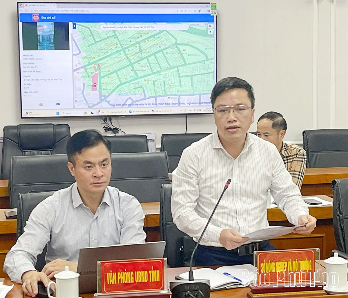 Phó Chủ tịch UBND tỉnh Vũ Việt Văn nghe báo cáo về xây dựng văn bản quy phạm pháp luật và công tác quản lý quy hoạch, đánh số nhà