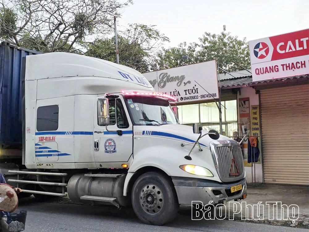 Xuất hiện tình trạng ách tắc giao thông tại khu vực đầu cầu Vĩnh Phú