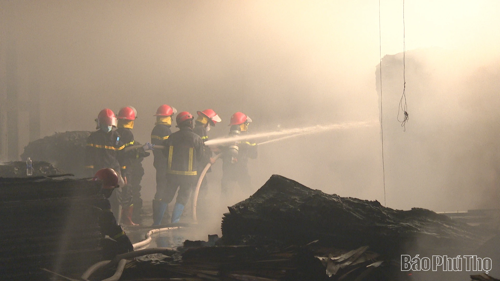 Cháy lớn tại Công ty chế biến gỗ trên địa bàn xã Xuân Lũng.