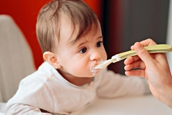 Chế độ dinh dưỡng chống sụt cân cho trẻ bị tay chân miệng