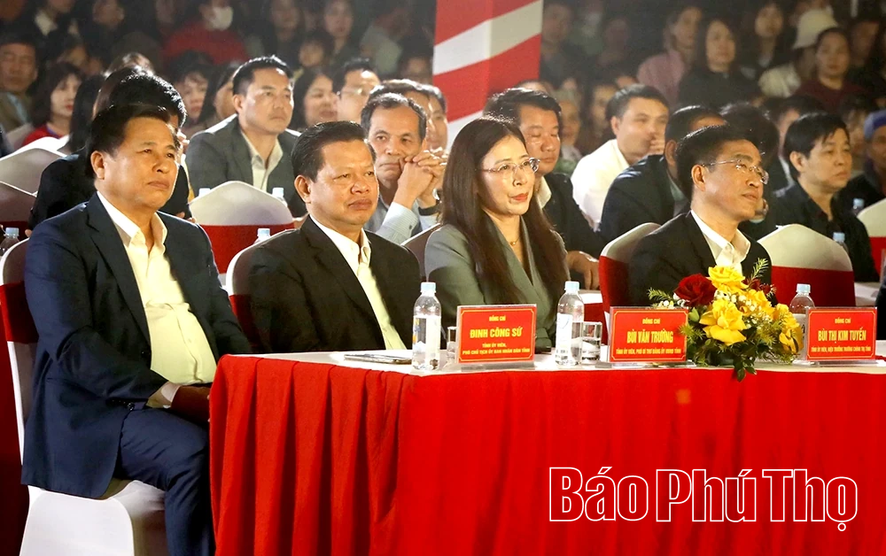 Khai mạc Lễ hội Cam Cao Phong và hội chợ triển lãm sản phẩm đặc trưng