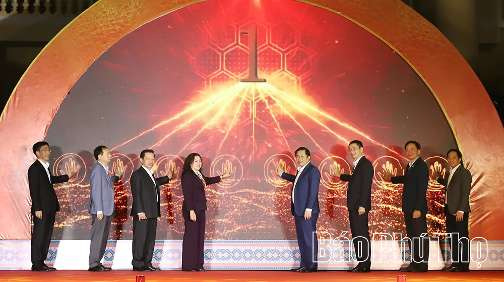 Khai mạc Lễ hội Cam Cao Phong và hội chợ triển lãm sản phẩm đặc trưng