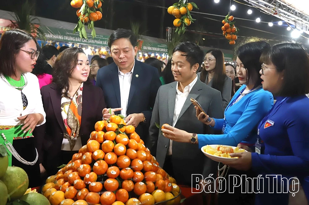 Khai mạc Lễ hội Cam Cao Phong và hội chợ triển lãm sản phẩm đặc trưng