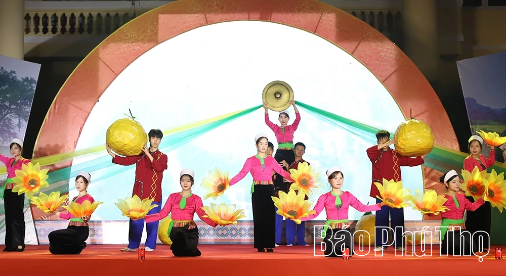 Khai mạc Lễ hội Cam Cao Phong và hội chợ triển lãm sản phẩm đặc trưng