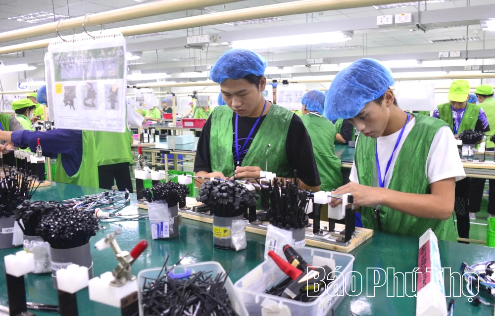 Công nghiệp - dịch vụ tăng trưởng ấn tượng