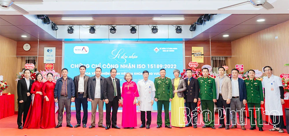 Khoa Xét nghiệm Bệnh viện Đa khoa Hùng Vương đón nhận chứng chỉ ISO 15189:2022