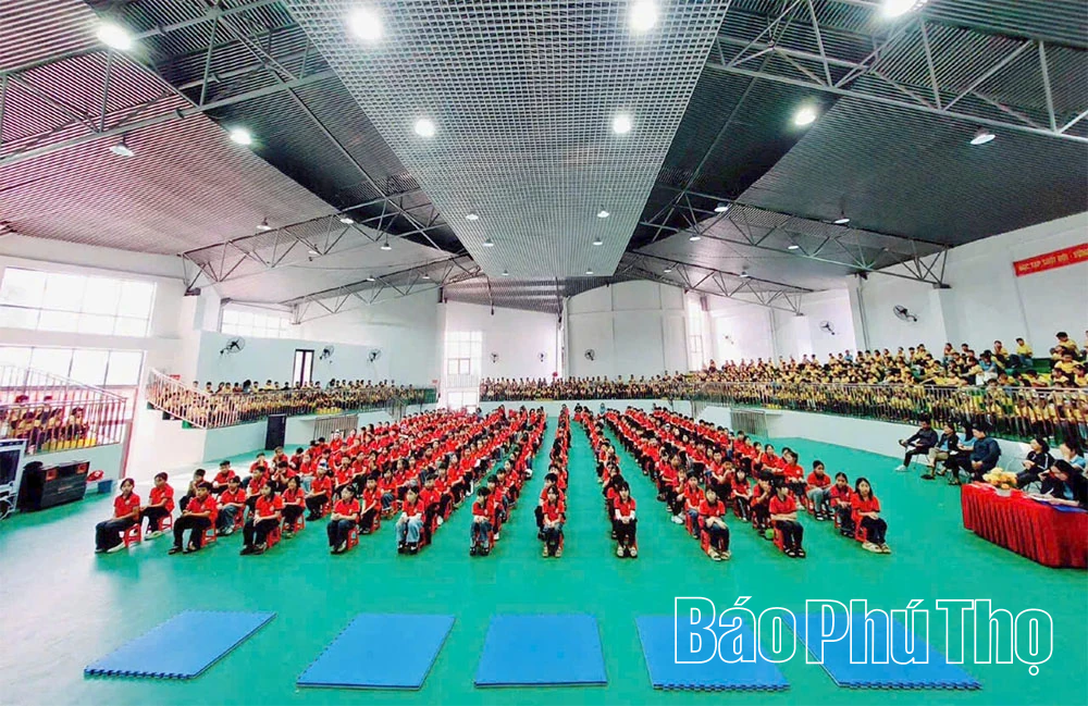 Hơn 800 học sinh Cao Phong sôi nổi tham gia chương trình giáo dục kỹ năng giao thông an toàn