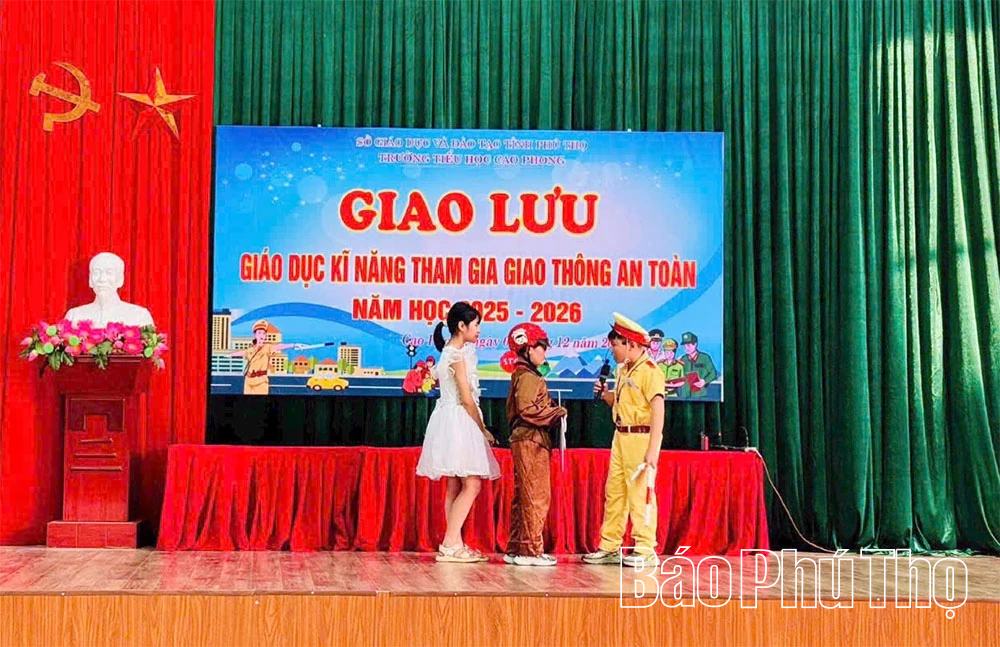 Hơn 800 học sinh Cao Phong sôi nổi tham gia chương trình giáo dục kỹ năng giao thông an toàn