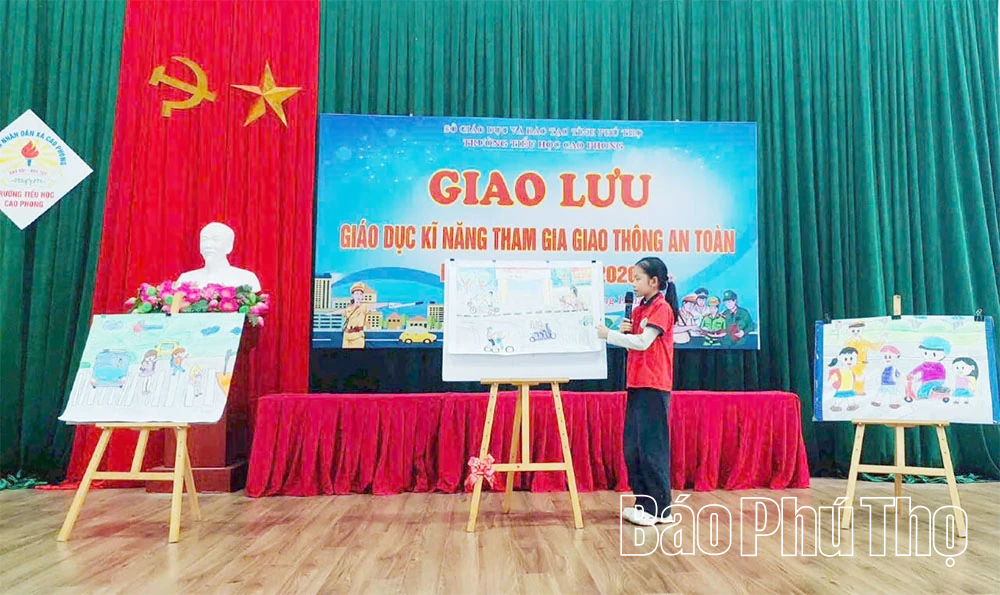 Hơn 800 học sinh Cao Phong sôi nổi tham gia chương trình giáo dục kỹ năng giao thông an toàn