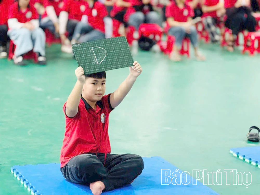 Hơn 800 học sinh Cao Phong sôi nổi tham gia chương trình giáo dục kỹ năng giao thông an toàn