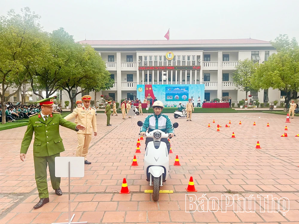 Tuyên truyền, phổ biến pháp luật về trật tự, an toàn giao thông và hướng dẫn kỹ năng lái xe an toàn năm 2025