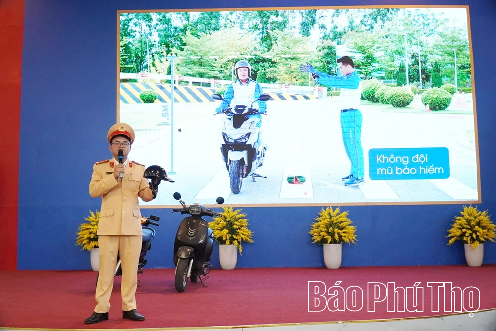 Tuyên truyền, phổ biến pháp luật về trật tự, an toàn giao thông và hướng dẫn kỹ năng lái xe an toàn năm 2025