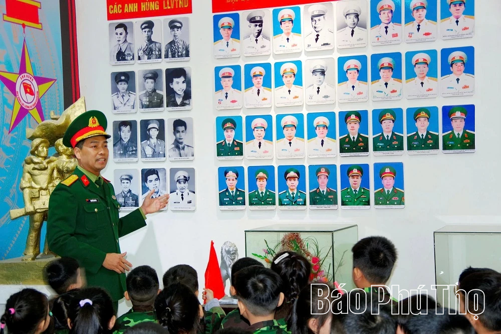 Trải nghiệm “Một ngày làm chiến sĩ” tại Sư đoàn 304