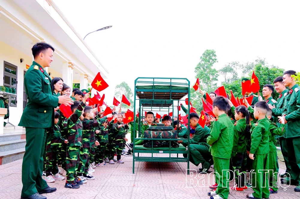 Trải nghiệm “Một ngày làm chiến sĩ” tại Sư đoàn 304