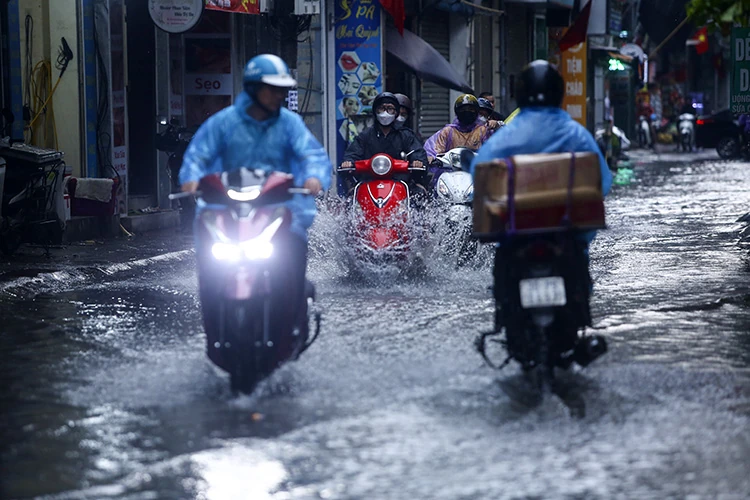 Thời tiết ngày 21/12: Gia tăng mưa dông ở Trung Trung Bộ và Tây Nguyên