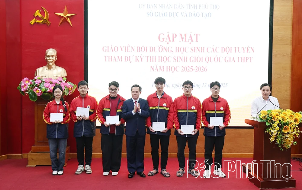 Gặp mặt giáo viên bồi dưỡng, học sinh các đội tuyển học sinh giỏi quốc gia THPT năm học 2025 - 2026
