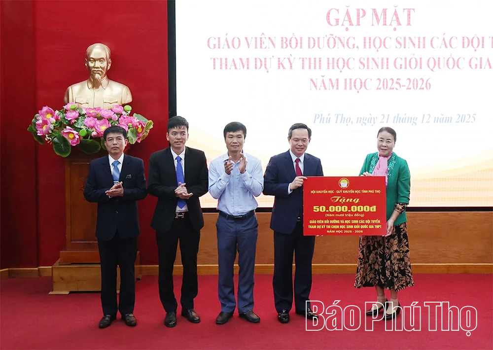 Gặp mặt giáo viên bồi dưỡng, học sinh các đội tuyển học sinh giỏi quốc gia THPT năm học 2025 - 2026