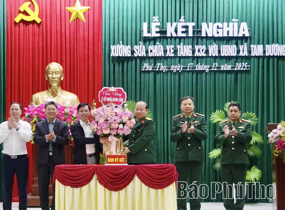 Xưởng sửa chữa xe tăng X32 ký kết biên bản ghi nhớ, kết nghĩa với UBND xã Tam Dương