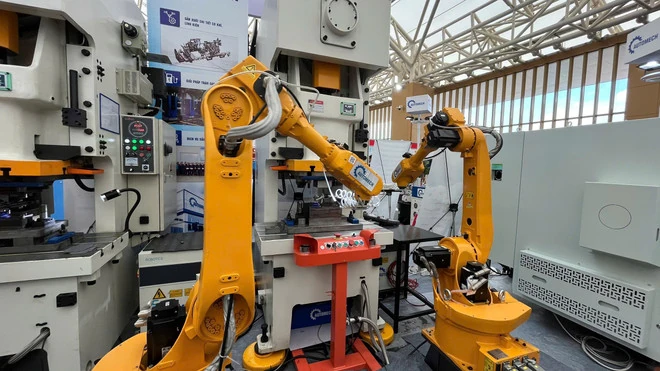 Kim ngạch xuất nhập khẩu của Việt Nam năm 2025 xác lập kỷ lục 900 tỷ USD