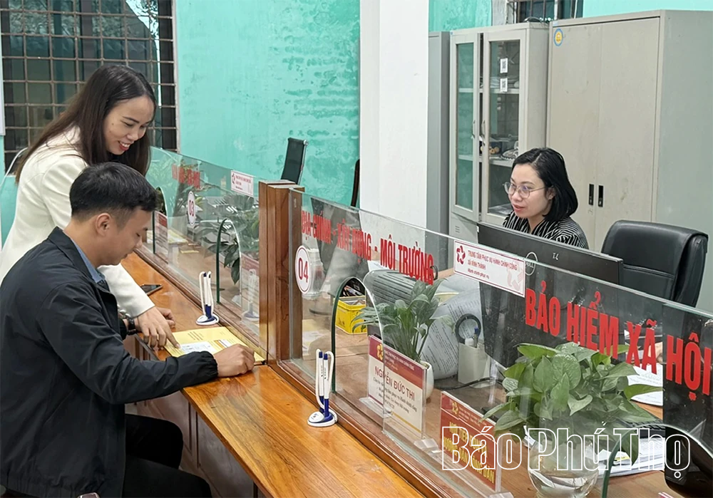 Phụ nữ xã Vĩnh Thành tích cực tham gia xây dựng chính quyền cơ sở vững mạnh