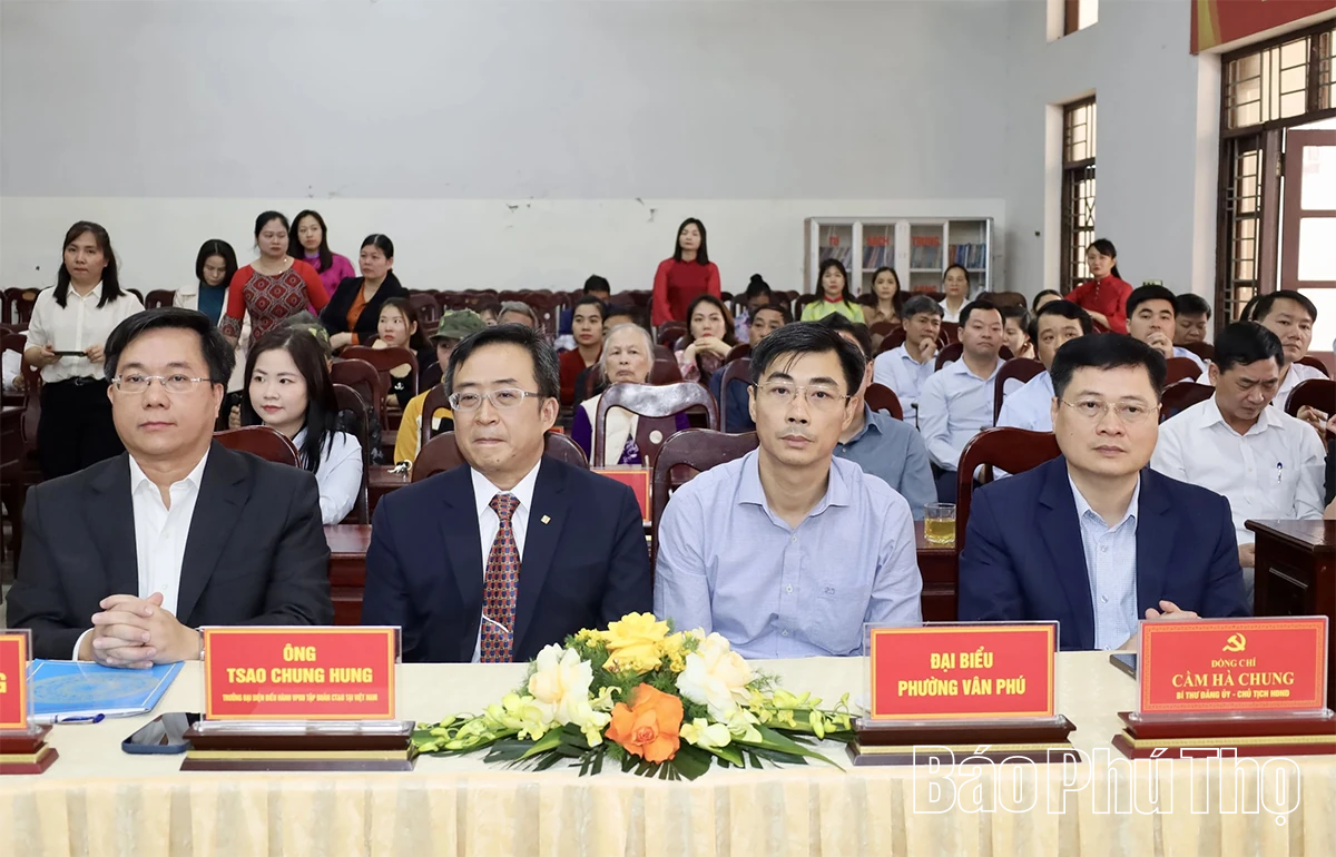 Trao tặng xe lăn cho người có công và thân nhân người có công với cách mạng