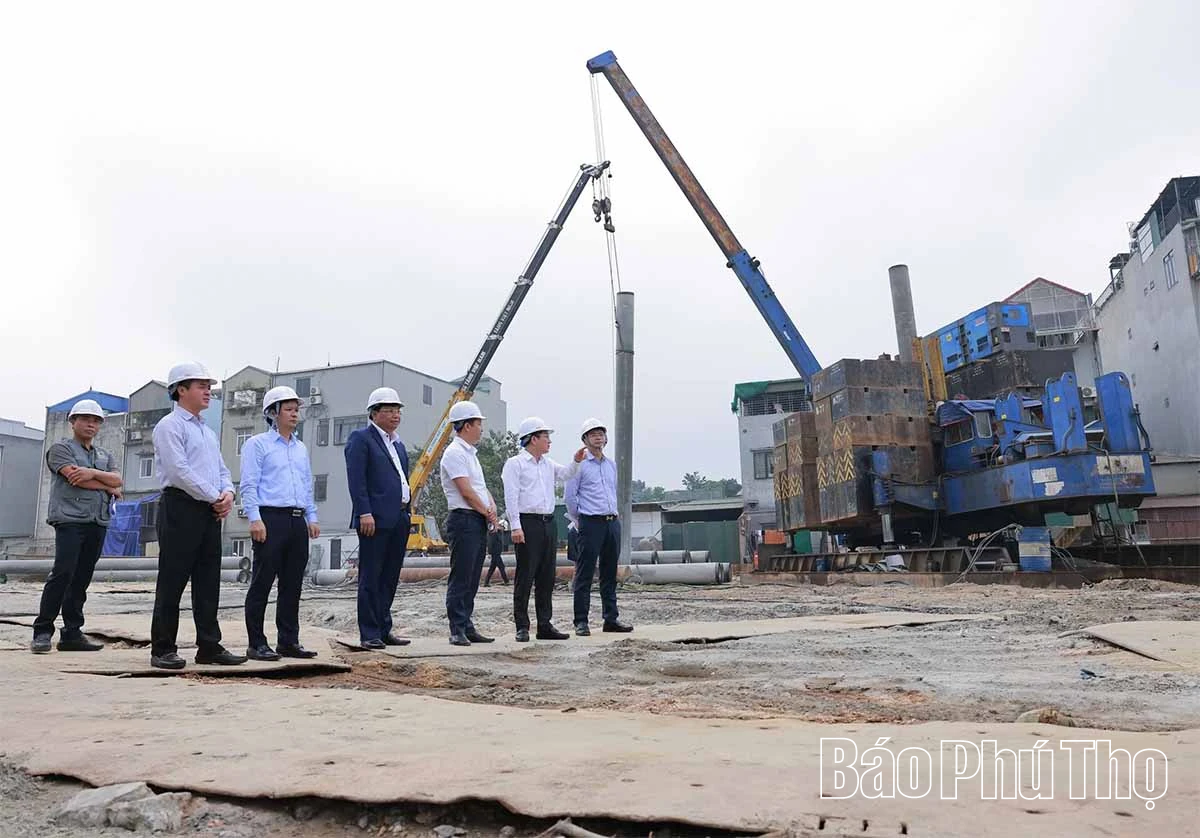 Phó Chủ tịch UBND tỉnh Vũ Việt Văn kiểm tra tiến độ thực hiện các dự án nhà ở xã hội tại khu vực Việt Trì