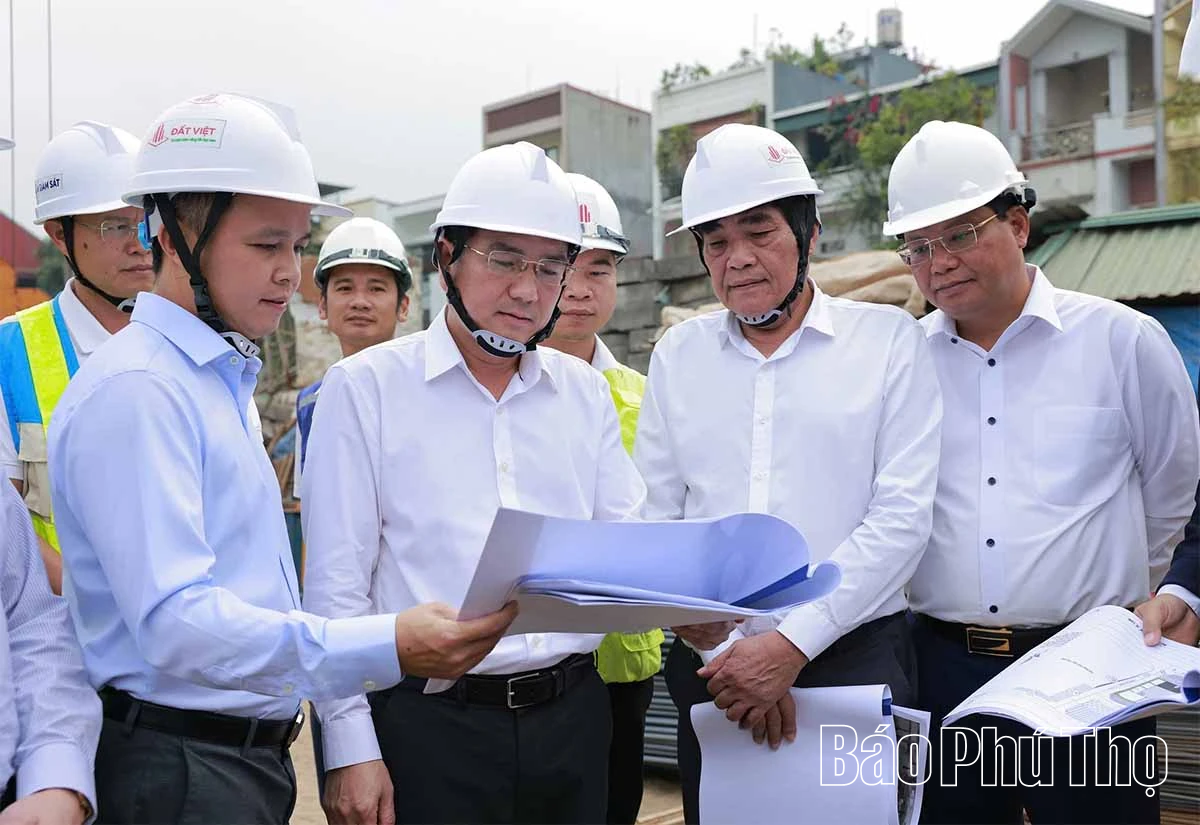 Phó Chủ tịch UBND tỉnh Vũ Việt Văn kiểm tra tiến độ thực hiện các dự án nhà ở xã hội tại khu vực Việt Trì