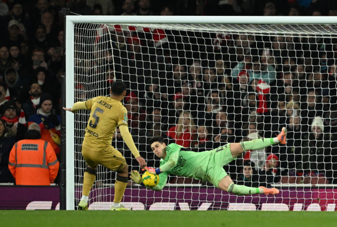 Arsenal vào bán kết Cup Liên đoàn