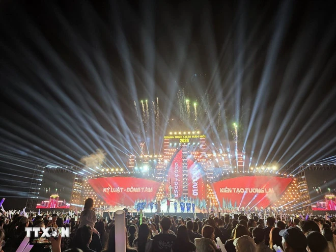 Các địa phương khắp mọi miền Tổ quốc tưng bừng chào đón năm mới 2026