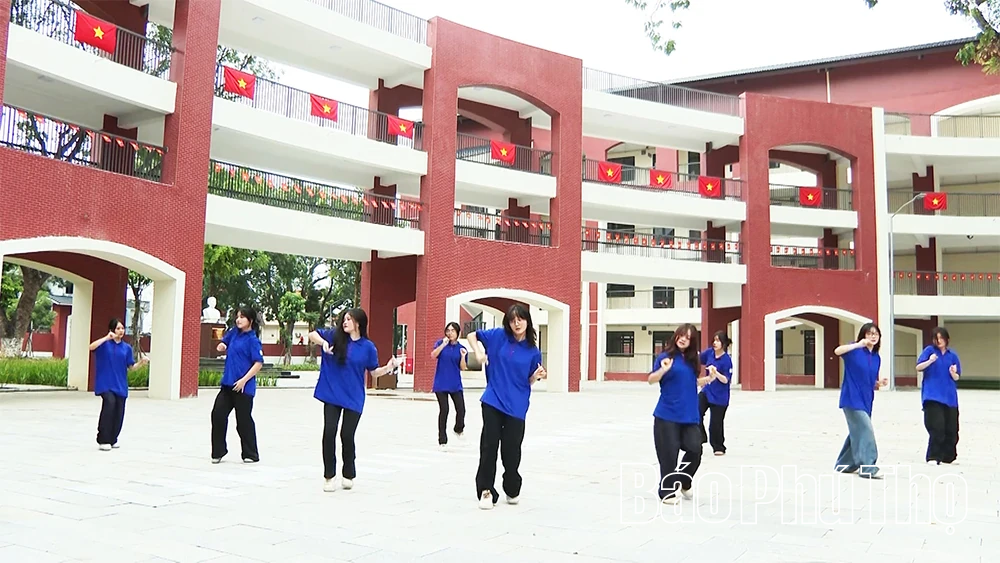 Từ sân chơi văn nghệ, thể thao đến giáo dục toàn diện học sinh