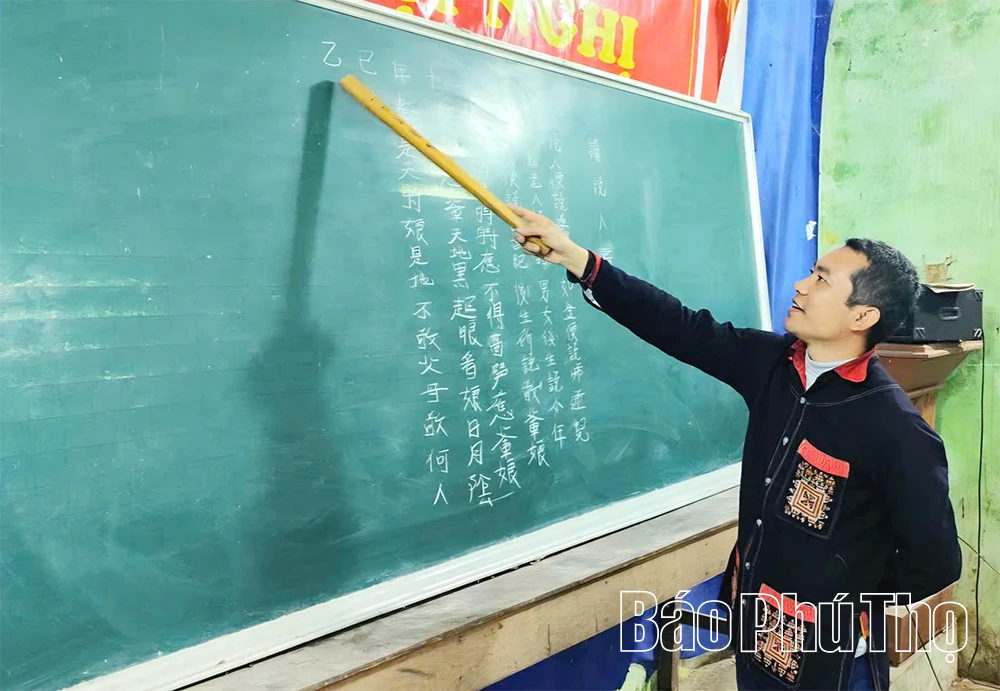 Giữ gìn chữ viết của người Dao Quần Chẹt