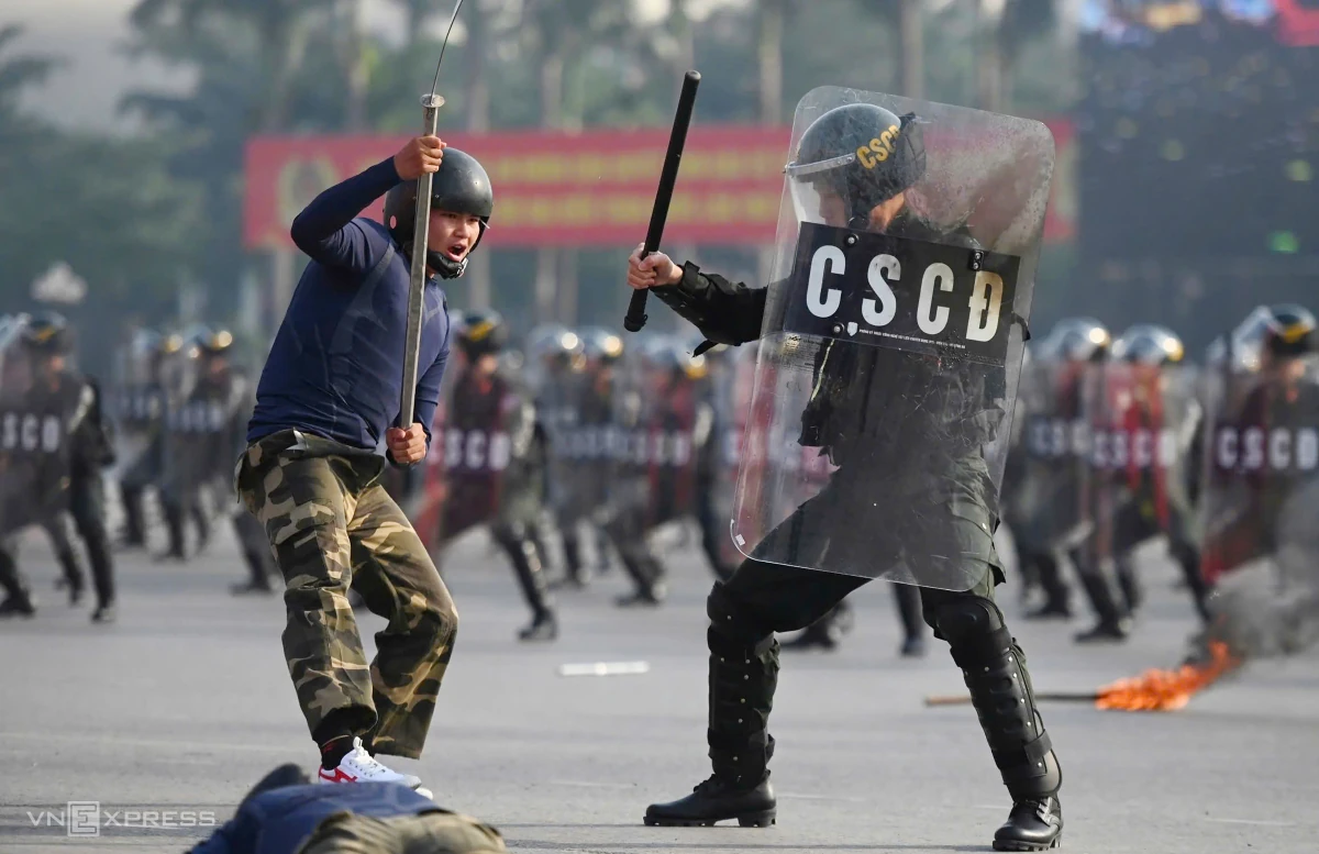 1.000 công an phô diễn sức mạnh trong lễ xuất quân bảo vệ Đại hội Đảng