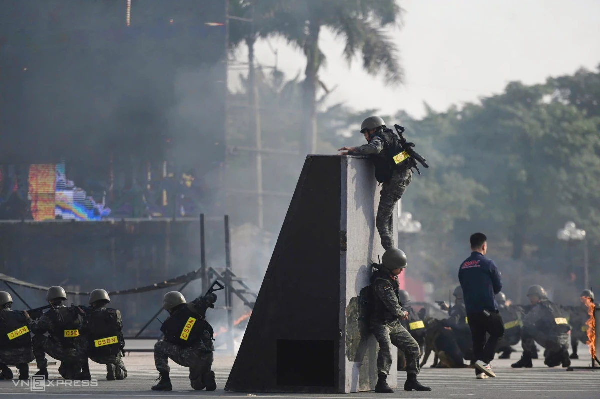 1.000 công an phô diễn sức mạnh trong lễ xuất quân bảo vệ Đại hội Đảng