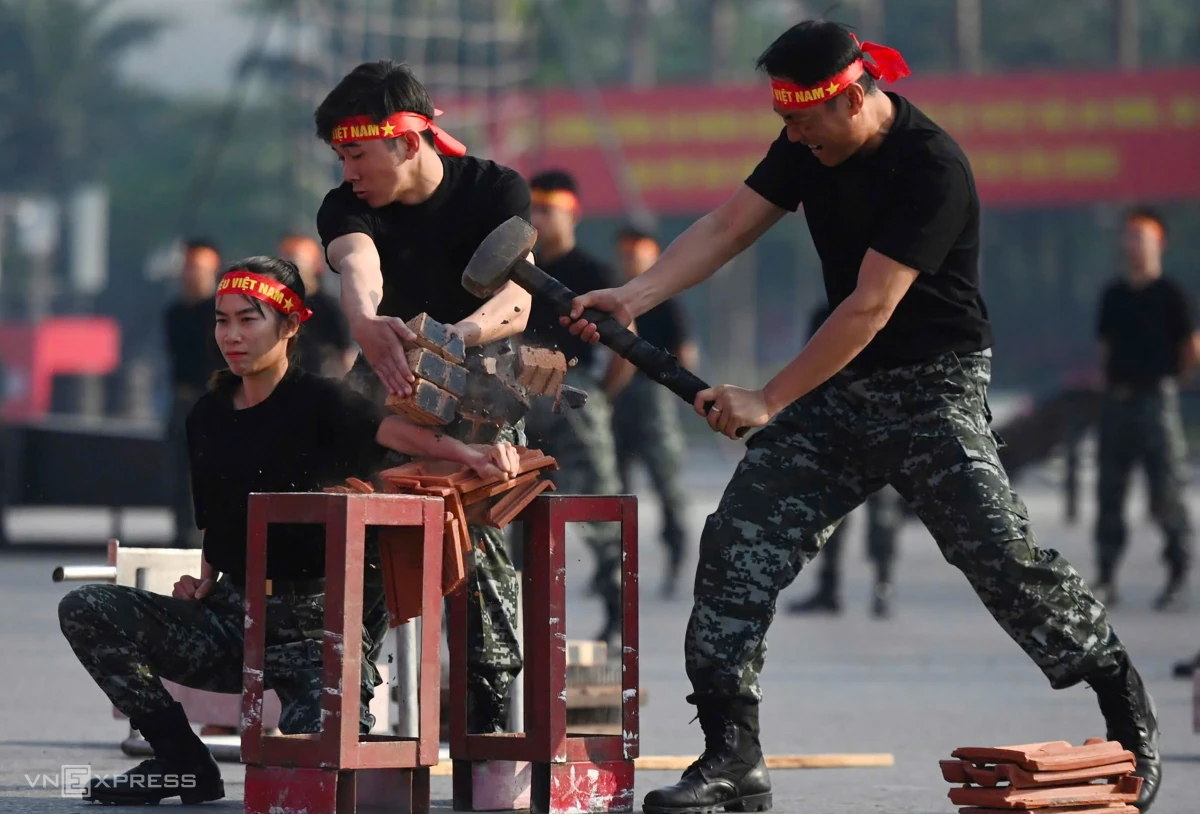 1.000 công an phô diễn sức mạnh trong lễ xuất quân bảo vệ Đại hội Đảng