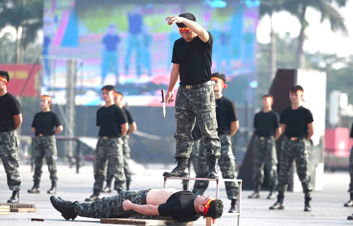 1.000 công an phô diễn sức mạnh trong lễ xuất quân bảo vệ Đại hội Đảng