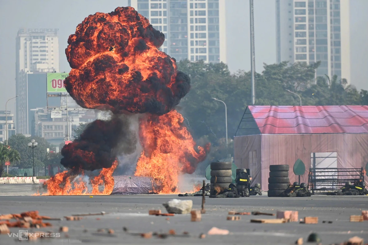 1.000 công an phô diễn sức mạnh trong lễ xuất quân bảo vệ Đại hội Đảng