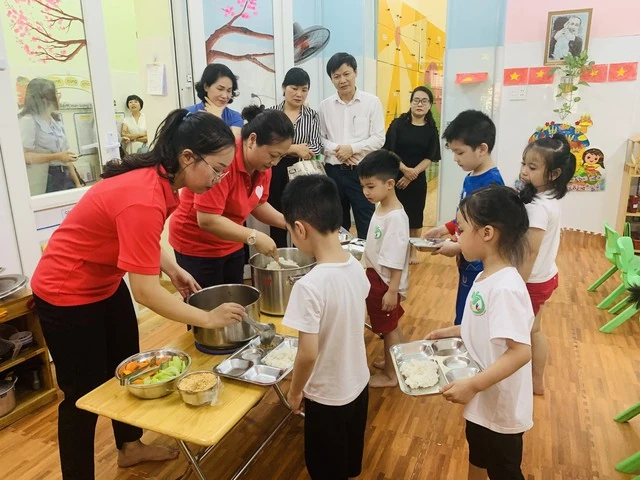 Phòng chống suy dinh dưỡng trẻ em từ bữa ăn gia đình và học đường