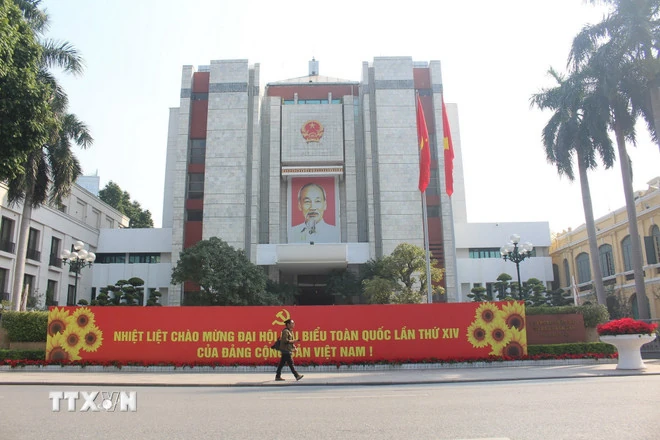 Hà Nội rực rỡ cờ hoa, sắt son niềm tin vào Đại hội XIV của Đảng