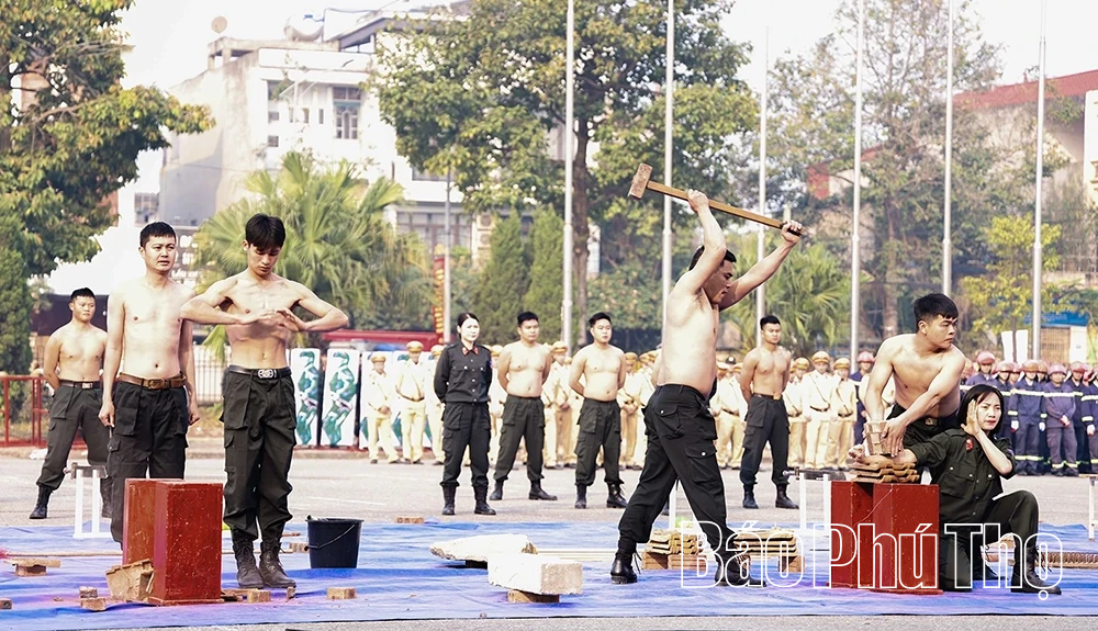 Diễn tập phương án đảm bảo an ninh trật tự Đại hội XIV của Đảng