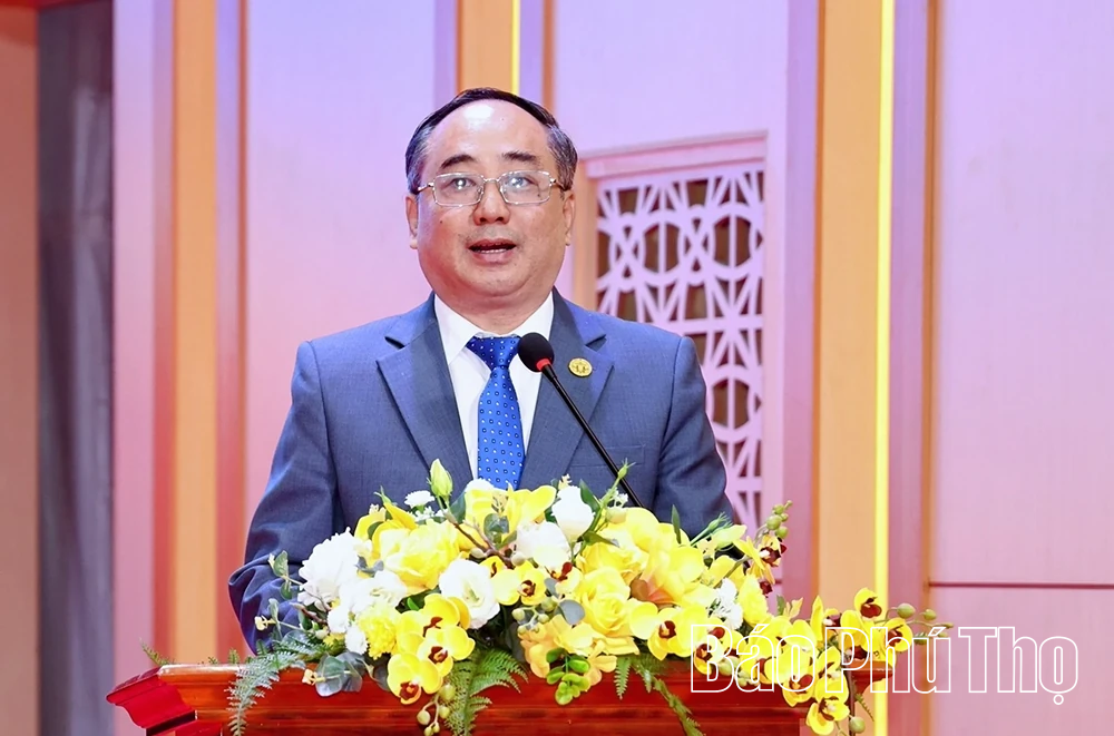 Đón nhận Giấy chứng nhận Kiểm định chất lượng chương trình đào tạo