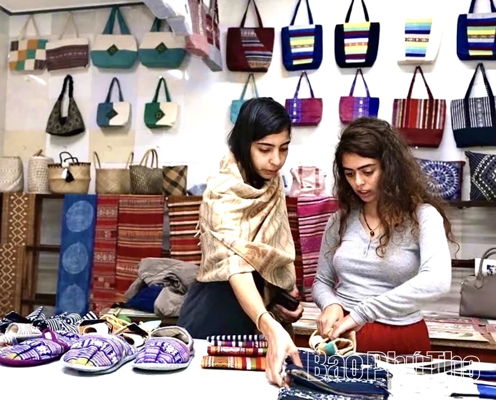 Trải nghiệm tinh hoa nghề dệt thổ cẩm của người Thái Mai Châu