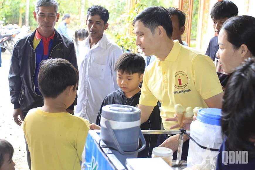 Chàng thủ lĩnh khuyết tật vượt qua “bóng tối”, thắp sáng tương lai